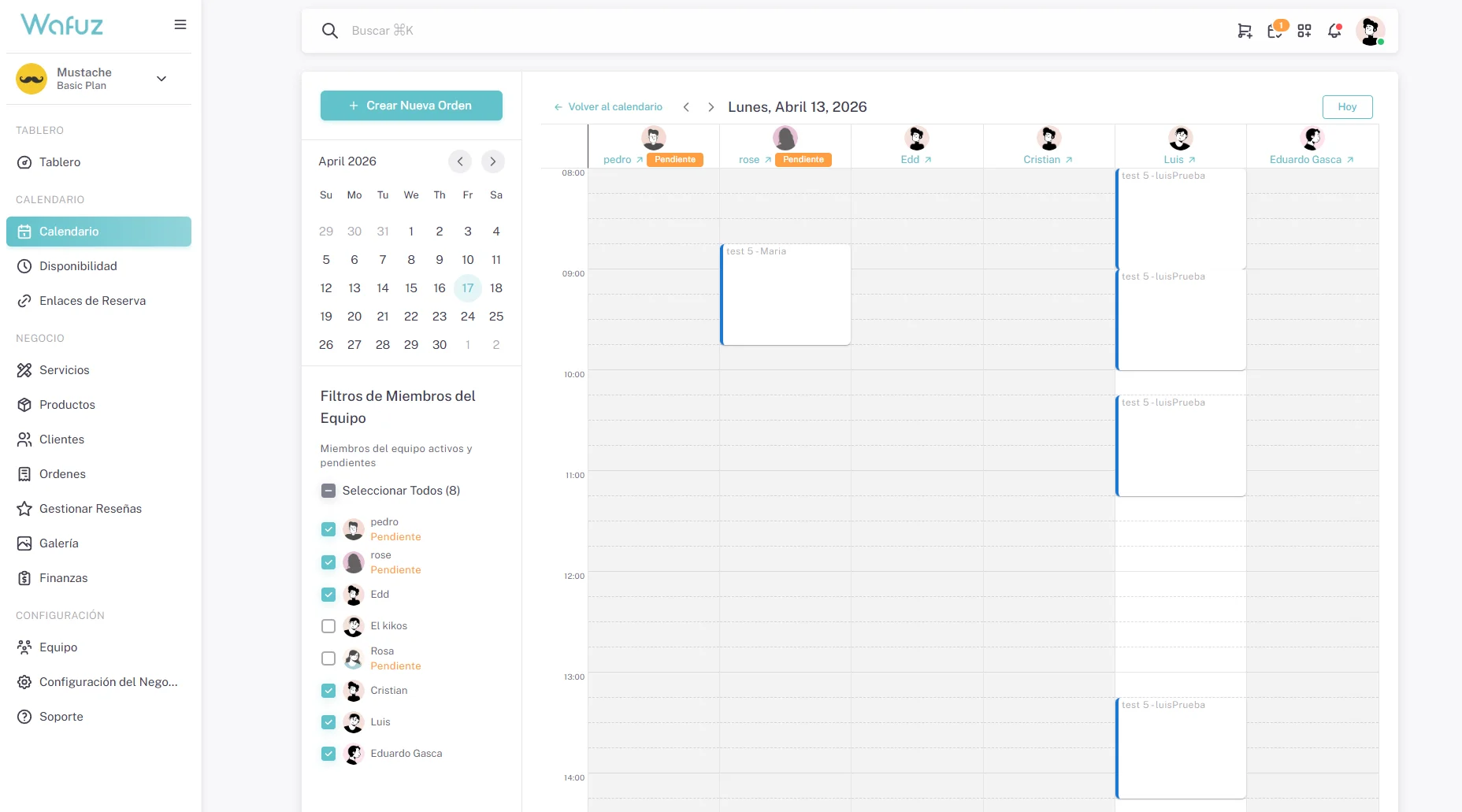 Captura del dashboard web de Wafuz — vista semanal del Calendario con 5-6 citas distribuidas entre empleados (colores distintos), sidebar izquierdo con módulos visibles (Tablero, Servicios, Clientes, Citas, Productos, Empleados).